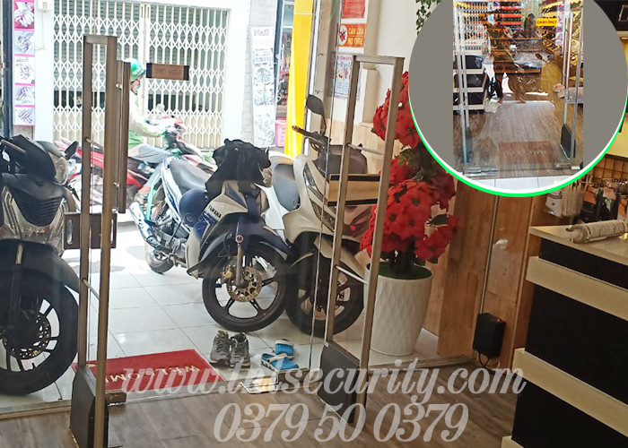 Lap-dat-cong-tu-an-ninh-cho-shop-Factory-Outlet